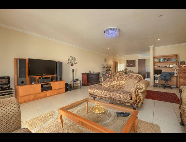 2 BEDROOM SIMPLEX FOR SALE IN LA LUCIA RIDGE